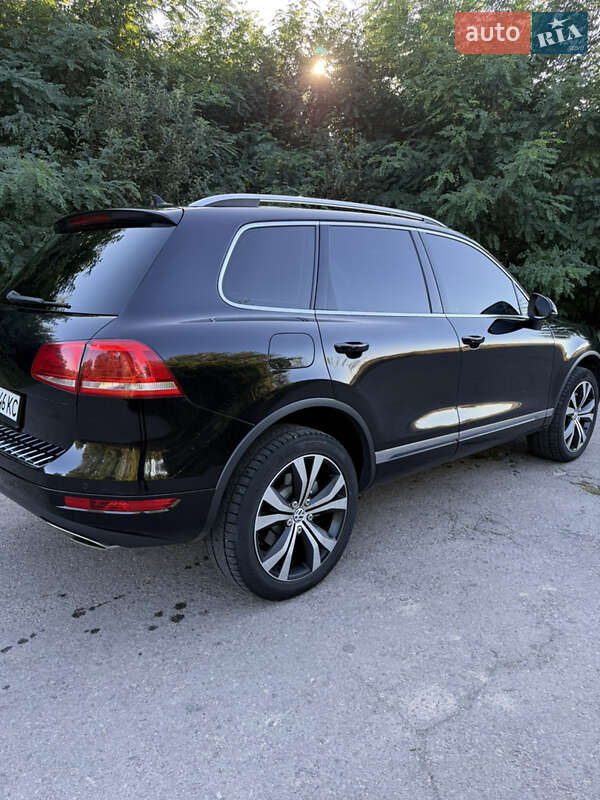 Внедорожник / Кроссовер Volkswagen Touareg 2012 в Баре