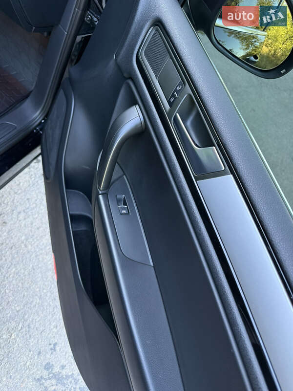 Внедорожник / Кроссовер Volkswagen Touareg 2012 в Баре