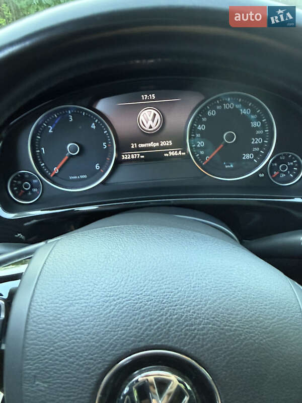 Внедорожник / Кроссовер Volkswagen Touareg 2012 в Баре