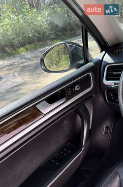 Внедорожник / Кроссовер Volkswagen Touareg 2014 в 