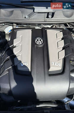 Внедорожник / Кроссовер Volkswagen Touareg 2014 в 