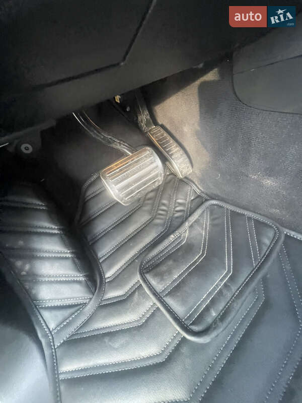 Позашляховик / Кросовер Volkswagen Touareg 2012 в Дніпрі фото 20 Позашляховик / Кросовер Volkswagen Touareg 2012 в Дніпрі