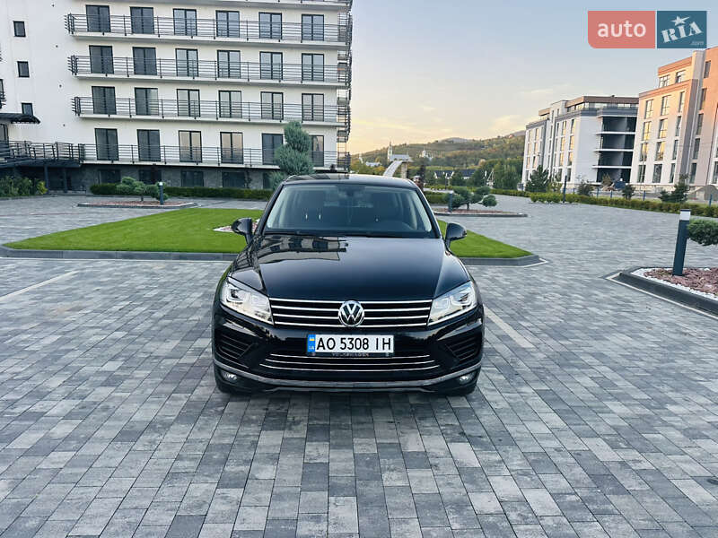 Внедорожник / Кроссовер Volkswagen Touareg 2017 в Мукачево