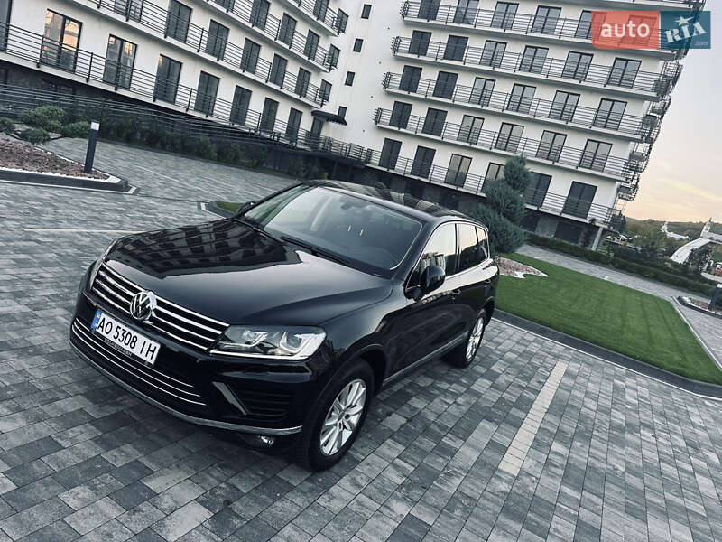 Внедорожник / Кроссовер Volkswagen Touareg 2017 в Мукачево
