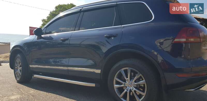 Внедорожник / Кроссовер Volkswagen Touareg 2012 в Черноморске