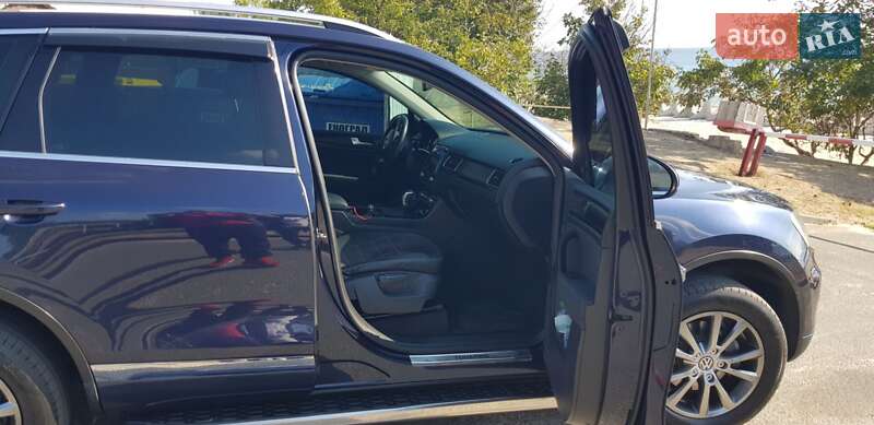 Внедорожник / Кроссовер Volkswagen Touareg 2012 в Черноморске