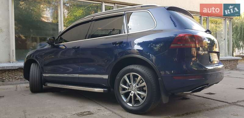 Внедорожник / Кроссовер Volkswagen Touareg 2012 в Черноморске