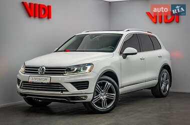 Позашляховик / Кросовер Volkswagen Touareg 2015 в Києві