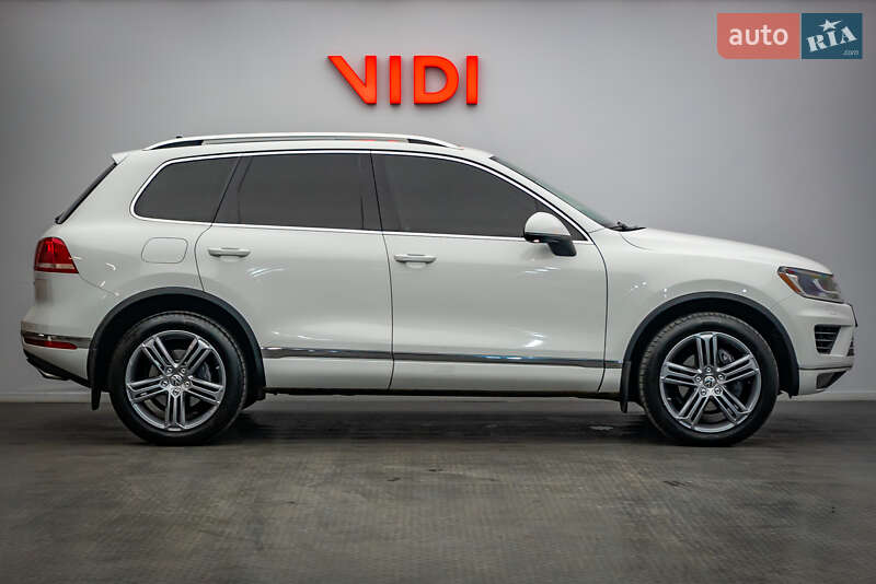 Внедорожник / Кроссовер Volkswagen Touareg 2015 в Киеве