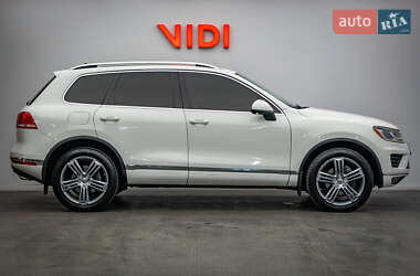 Внедорожник / Кроссовер Volkswagen Touareg 2015 в 