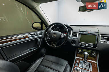 Внедорожник / Кроссовер Volkswagen Touareg 2015 в 