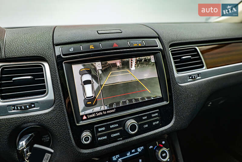 Внедорожник / Кроссовер Volkswagen Touareg 2015 в Киеве