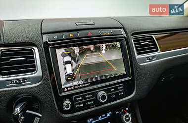 Внедорожник / Кроссовер Volkswagen Touareg 2015 в 