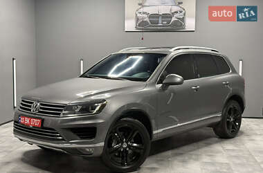 Внедорожник / Кроссовер Volkswagen Touareg 2016 в Вараше