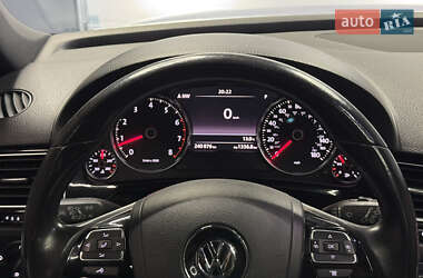 Внедорожник / Кроссовер Volkswagen Touareg 2016 в 
