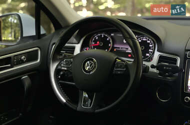 Внедорожник / Кроссовер Volkswagen Touareg 2017 в 