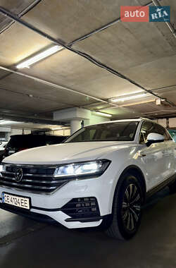 Внедорожник / Кроссовер Volkswagen Touareg 2021 в Киеве