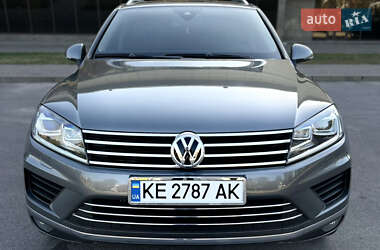 Позашляховик / Кросовер Volkswagen Touareg 2015 в Запоріжжі