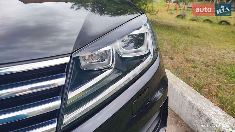 Внедорожник / Кроссовер Volkswagen Touareg 2016 в Нежине