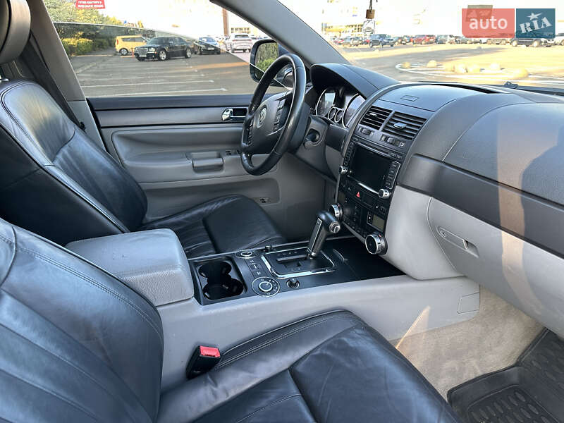 Внедорожник / Кроссовер Volkswagen Touareg 2009 в Житомире