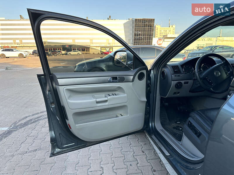 Внедорожник / Кроссовер Volkswagen Touareg 2009 в Житомире