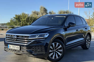 Позашляховик / Кросовер Volkswagen Touareg 2021 в Києві