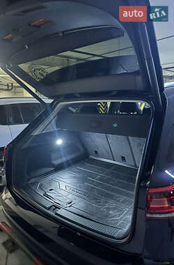 Внедорожник / Кроссовер Volkswagen Touareg 2020 в 