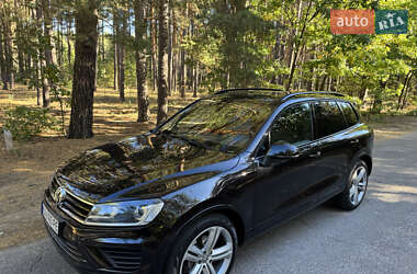 Позашляховик / Кросовер Volkswagen Touareg 2015 в Києві