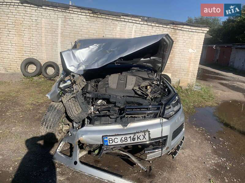 Внедорожник / Кроссовер Volkswagen Touareg 2014 в Львове