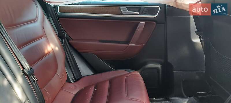 Внедорожник / Кроссовер Volkswagen Touareg 2014 в Львове