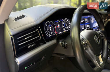 Внедорожник / Кроссовер Volkswagen Touareg 2019 в 