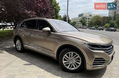 Внедорожник / Кроссовер Volkswagen Touareg 2018 в Днепре