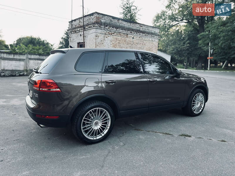 Позашляховик / Кросовер Volkswagen Touareg 2010 в Вінниці