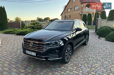 Позашляховик / Кросовер Volkswagen Touareg 2018 в Ужгороді