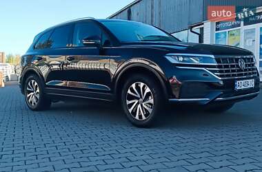 Внедорожник / Кроссовер Volkswagen Touareg 2019 в Хусте