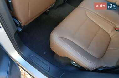 Внедорожник / Кроссовер Volkswagen Touareg 2012 в 
