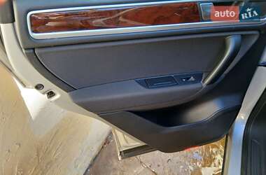 Внедорожник / Кроссовер Volkswagen Touareg 2012 в 