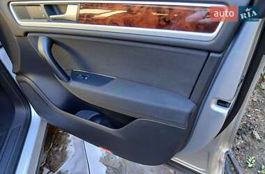 Внедорожник / Кроссовер Volkswagen Touareg 2012 в 
