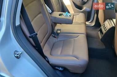 Внедорожник / Кроссовер Volkswagen Touareg 2012 в 