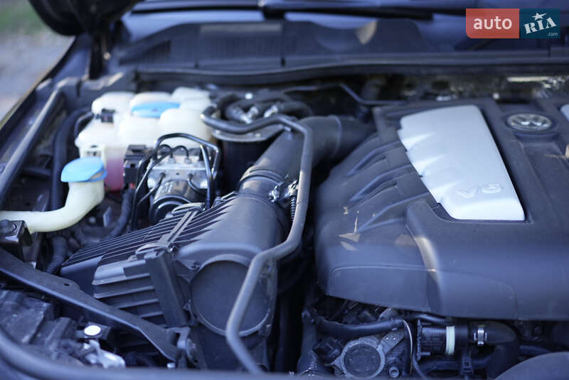 Внедорожник / Кроссовер Volkswagen Touareg 2010 в Сумах