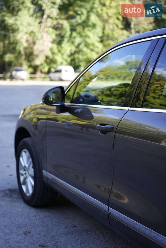 Внедорожник / Кроссовер Volkswagen Touareg 2010 в Сумах