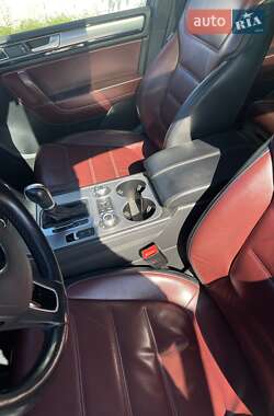 Внедорожник / Кроссовер Volkswagen Touareg 2015 в 