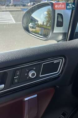 Внедорожник / Кроссовер Volkswagen Touareg 2015 в 