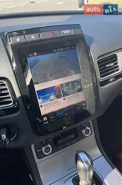 Внедорожник / Кроссовер Volkswagen Touareg 2015 в 