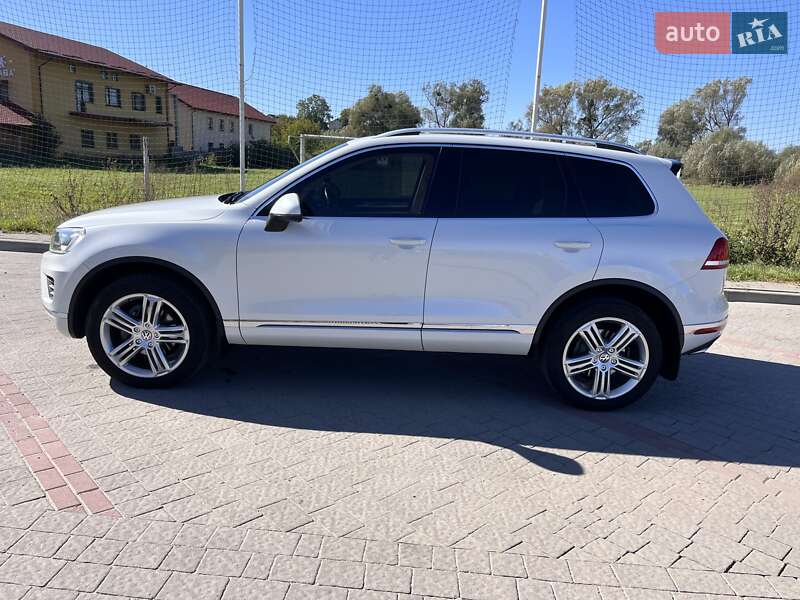 Внедорожник / Кроссовер Volkswagen Touareg 2016 в Львове