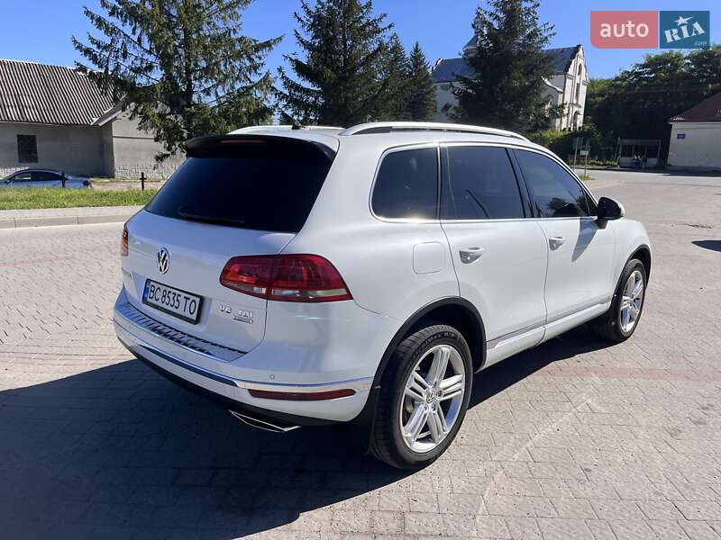 Внедорожник / Кроссовер Volkswagen Touareg 2016 в Львове