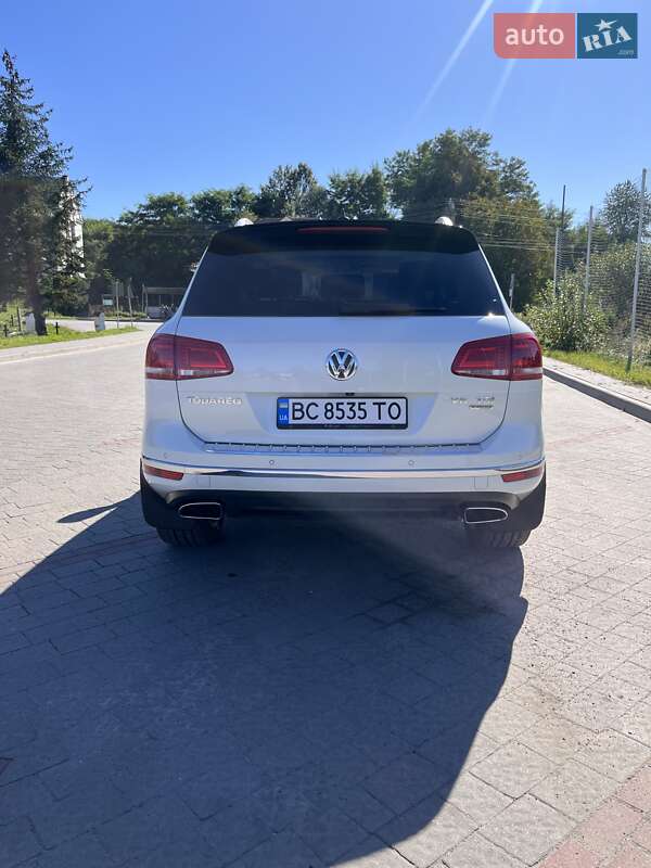 Внедорожник / Кроссовер Volkswagen Touareg 2016 в Львове