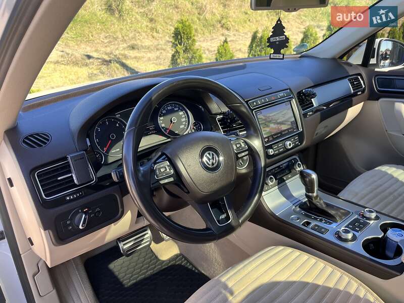 Внедорожник / Кроссовер Volkswagen Touareg 2016 в Львове