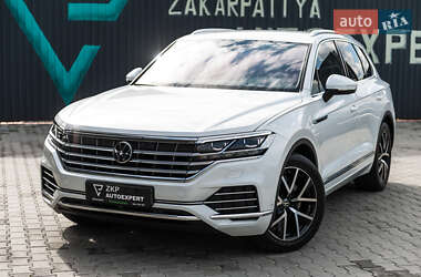 Позашляховик / Кросовер Volkswagen Touareg 2021 в Мукачевому