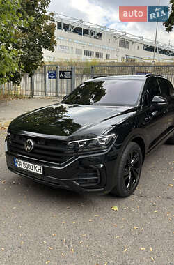 Позашляховик / Кросовер Volkswagen Touareg 2023 в Дніпрі
